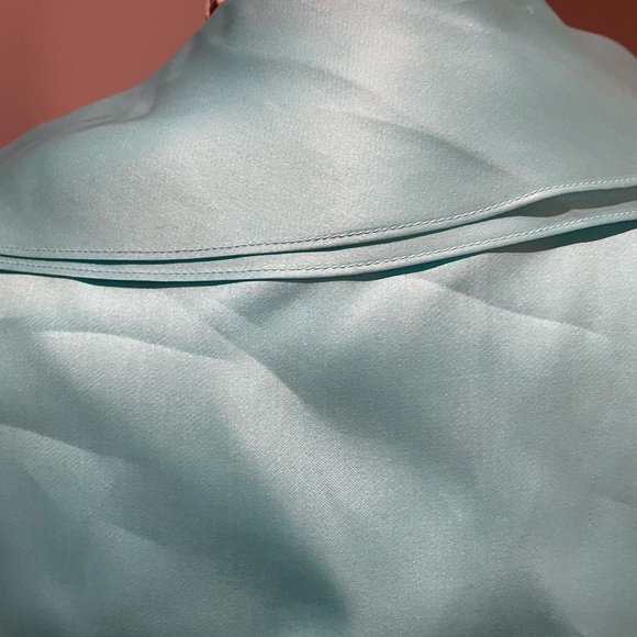Seafoam colored silk blouse with frilly collar and sleeves. - Picture 7 of 12